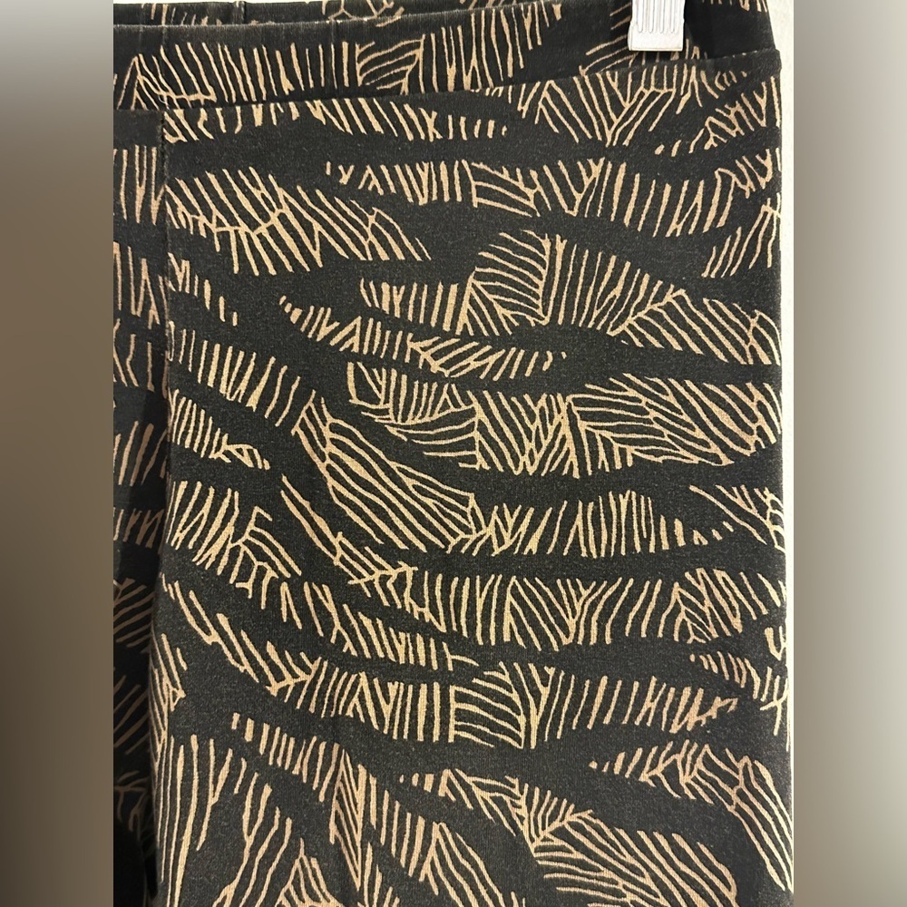 Black and Tan Patterned Leggings - Picture 2 of 6